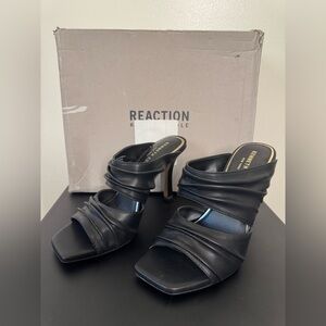 NEW IN BOX Kenneth Cole Reaction Black Heels Size 6.5 Gold accents Leather